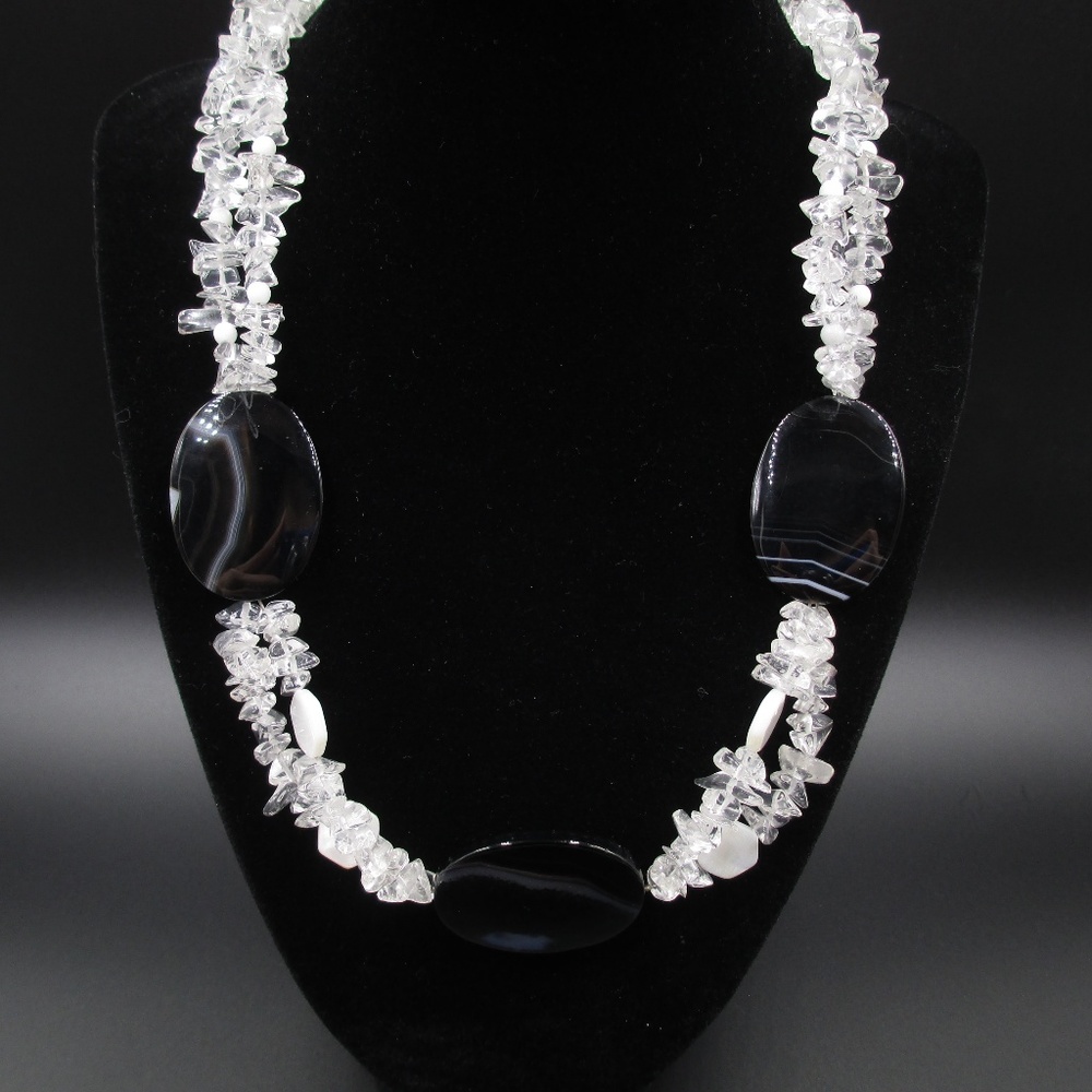 20 Inch Clear Stone Chips & Black Stone Necklace - Picture 1 of 4